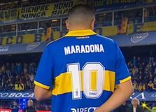 Ο Ρικέλμε φόρεσε φανέλα με το όνομα του Μαραντόνα και αποθεώθηκε (vid)