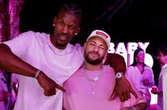 Ο Μπάτλερ βρέθηκε στο gender reveal πάρτι του Νεϊμάρ: «Μπαμπάδες κοριτσιών»