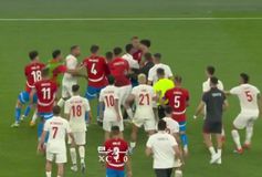 Ξύλο, εισβολή οπαδού και κόκκινες: Χαμός στο φινάλε του Τσεχία - Τουρκία