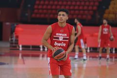 Ο Αμπόσι αφήνει τον Ολυμπιακό και από τη νέα σεζόν θα αγωνίζεται στις ΗΠΑ