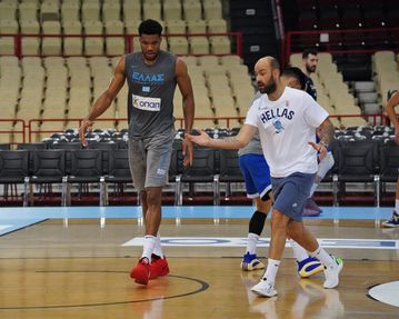 Με Greek Freak και... «μύθους» η προπόνηση της Εθνικής!