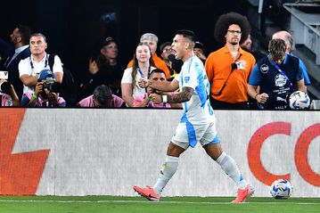 Ο Λαουτάρο «ξελάσπωσε» την Αργεντινή και την έστειλε στα προημιτελικά του Copa America