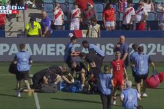 Κατέρρευσε λόγω ζέστης ο βοηθός στο Περού - Καναδάς (vid)