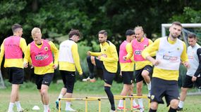 Η θερμή υποδοχή των παικτών της ΑΕΚ στον Γκατσίνοβιτς