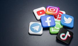 Social Media, ένας «καθρέφτης» βουτηγμένος στα...!!!!