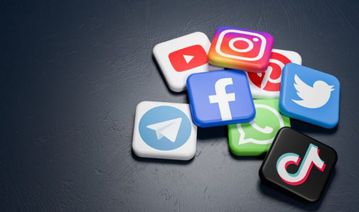 Social Media, ένας «καθρέφτης» βουτηγμένος στα...!!!!