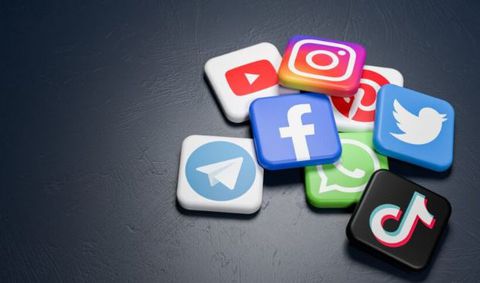 Social Media, ένας «καθρέφτης» βουτηγμένος στα...!!!!