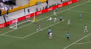 Ασύλληπτο αυτογκόλ του Καλουλού για το 2-1 της Μάντσεστερ Σίτι κόντρα στη Γιουβέντους (vid)