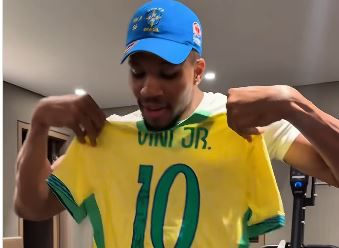 Eπικό τρολάρισμα από τον «Greek Freak»: Το δώρο του Βισίνιους και η αντίδραση του Γιάννη (vid)