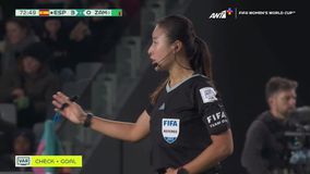 «Χάθηκαν» στη μετάφραση για το 4-0 | Η διαιτήτρια μπέρδεψε τους πάντες με τα αγγλικά της!