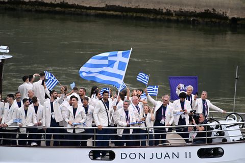 Ξεκίνησε η γιορτή του Παρισιού με φόντο στον Πύργο του Άιφελ