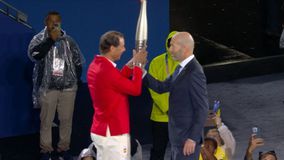 Ο Ζιντάν παρέδωσε την Ολυμπιακή Φλόγα στον Ράφα Ναδάλ
