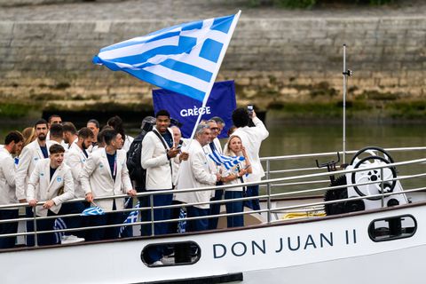 Τι άλλο θα δούμε: Ο Βασίλειος Κωστέτσος «έκραξε» τα ρούχα της ελληνικής αποστολής και τα έβαλε με το... κουμπί!