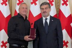 Το μετάλλιο της τιμής της Γεωργίας απονεμήθηκε στον Ζούρο και τον Λιμνιάτη