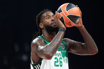 Ανεβάζει ρυθμούς ο Λεσόρ - Η προπόνηση του «πράσινου» σέντερ (vid)