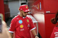 Χάμιλτον: «Απαράδεκτο να αποκλείομαι σε δύο Q1, ζητώ συγγνώμη από την ομάδα»