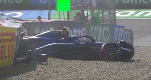 Η σύγκρουση του Σάρτζεντ στις μπαριέρες που έβγαλε την κόκκινη σημαία (vid)