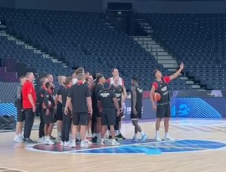 Εθνική Γερμανίας: Η απουσία του Μουμπρού και η... βιντεοκλήση (vid)