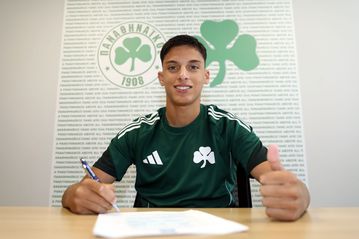 Ο Δημακόπουλος υπέγραψε το πρώτο επαγγελματικό συμβόλαιο με τον Παναθηναϊκό