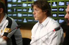 Αλμέιδα: «Εύχομαι όσοι πάνε στις εθνικές να μην παίξουν, θα βάλει τα σημαντικά γκολ ο Αραούχο...»