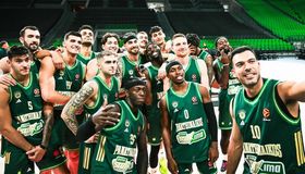 Πόζαραν και φωτογραφήθηκαν με τις καινούργιες τους φανέλες οι παίκτες του Παναθηναϊκού (vid, pics)