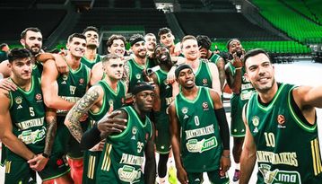 Πόζαραν και φωτογραφήθηκαν με τις καινούργιες τους φανέλες οι παίκτες του Παναθηναϊκού (vid, pics)