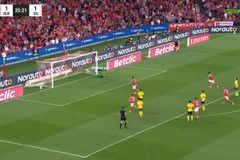 Ο Παυλίδης σε 8' σκόραρε δύο γκολ και έδωσε το προβάδισμα στην Μπενφίκα (vids)