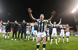 Απίστευτο πανηγύρι των παικτών του ΠΑΟΚ με τους οπαδούς - Διοργανωτής εξέδρας ο Βιεϊρίνια! (vid+gallery)