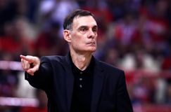 Μπαρτζώκας: «Ο Ουόκαπ αγωνίστηκε με ένα σφίξιμο στη μέση - Βλέπαμε το ποδοσφαιρικό ματς στα αποδυτήρια»