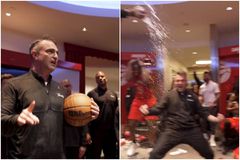 Σαν μικρό παιδί ο κόουτς Ντάρκο Ρατζάκοβιτς των Ράπτορς πανηγύρισε την πρώτη του νίκη στο ΝΒΑ (vid)