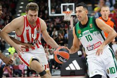 Ο ηγέτης Σλούκας και ο... βιαστικός Βεζένκοφ!