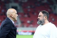 «Ντόπες» Μαρινάκη στους παίκτες του Ολυμπιακού πριν το ντέρμπι με την ΑΕΚ (pics)