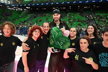 Ο Ερνανγκόμεθ τιμήθηκε με το βραβείο του One Team Ambassador της EuroLeague (vid)