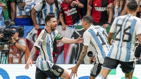 Ο Μέσι δεν θέλει ακόμη να πάει σπίτι, 2-0 η Αργεντινή το Μεξικό