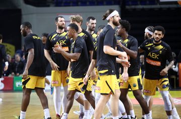 Με την σταθερή εξάδα ξένων η ΑΕΚ Betsson στο Περιστέρι - Εκτός ο Ομπιέσε