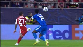 Το πέναλτι που ζήτησε ο Ολυμπιακός στο μαρκάρισμα του Τσουαμένι πάνω στον Στρεφέτσα