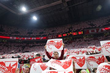Μαγική ατμόσφαιρα στην Belgrade Arena με «ερυθρόλευκο» χρώμα (vid)