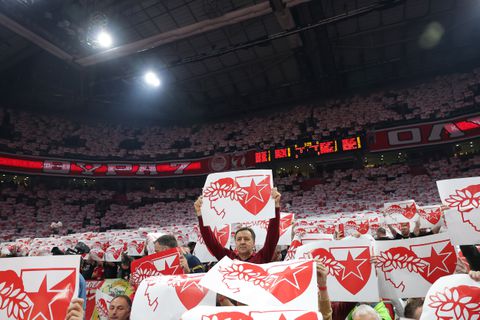 Μαγική ατμόσφαιρα στην Belgrade Arena με «ερυθρόλευκο» χρώμα (vid)