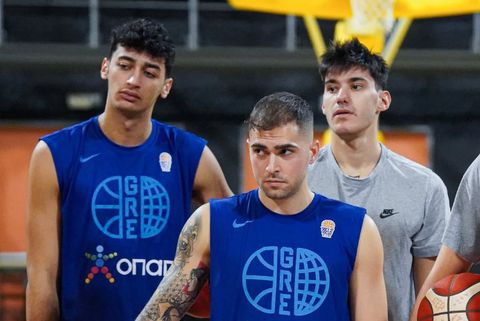 Ο Τολιόπουλος ενσωματώθηκε στην Εθνική για τα «παράθυρα»