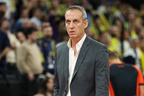 Οι δύο Έλληνες κόουτς που βρίσκονται στη λίστα της Μακάμπι για την αντικατάσταση του Κάτας