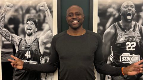 Ο πατέρας του Γκραντ έπαθε πλάκα με το T-Center! (pic)