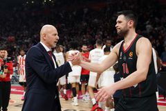 Ο Ομπράντοβιτς αποθέωσε τους φίλους του Ερυθρού Αστέρα