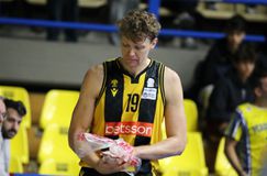 Έρχεται Ελλάδα ο Κουζμίνσκας για να συνεχίσει αποκατάσταση με την ΑΕΚ