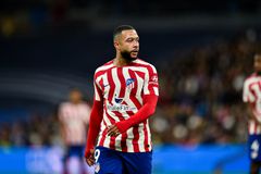 Εξαλλοι με τον Ντεπάι οι οπαδοί της Ατλέτικο: «Είναι χοντρός κι αργός»