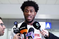 Στην Αθήνα για τον Ολυμπιακό ο Ράιτ: «Αγχώνεσαι όταν σε θέλει ομάδα Euroleague, αλλά έχω δουλέψει πολύ σκληρά για αυτή την ευκαιρία» (vid)