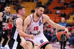 Ο Ολυμπιακός των οκτώ παικτών δεν άφησε περιθώριο στον ΠΑΟΚ