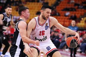 Ο Ολυμπιακός των οκτώ παικτών δεν άφησε περιθώριο στον ΠΑΟΚ