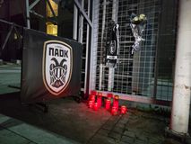 Καντηλάκια, λουλούδια και μεσίστιες σημαίες: Το Sportal στην Τούμπα που θρηνεί (pics)