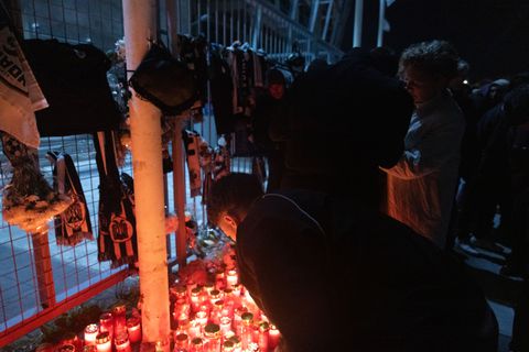 Δάκρυσε η Τούμπα - Το βίντεο του Sportal όταν παίκτες και φίλαθλοι τίμησαν τη μνήμη των αδικοχαμένων αετόπουλων