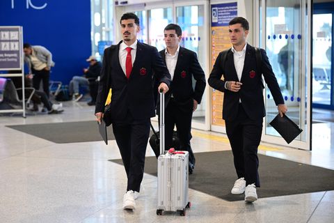 «Πέταξε» η αποστολή του Ολυμπιακού για Ολλανδία (vid & gallery)